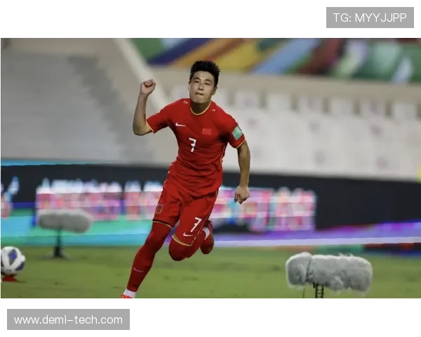 中国男足迎战强敌，备战亚洲杯新阵容浮出水面，李霄鹏压力山大